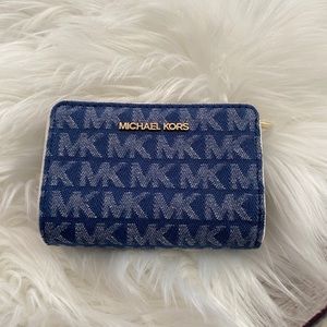 🚨SOLD🚨Michael Kors Bifold Wallet